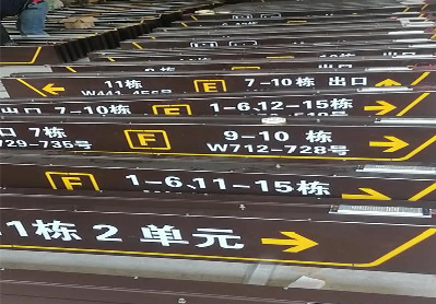 丘北广告标识中，常见的几种安装方式。