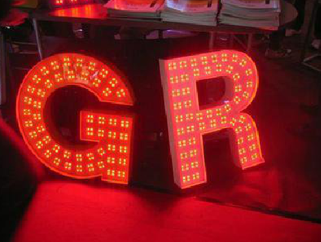 丘北LED发光字常见的安装误区。